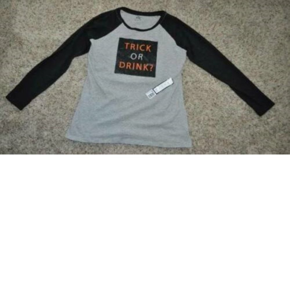 Halloween Trick or Drink Shirt XL Gray Black Long Sleeve Crew Neck Womens Adult